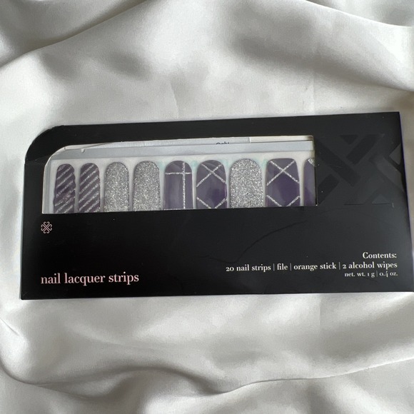 Jamberry 20 Nail Lacquer Strips Purple & Silver‎ Sparkle - Picture 1 of 3